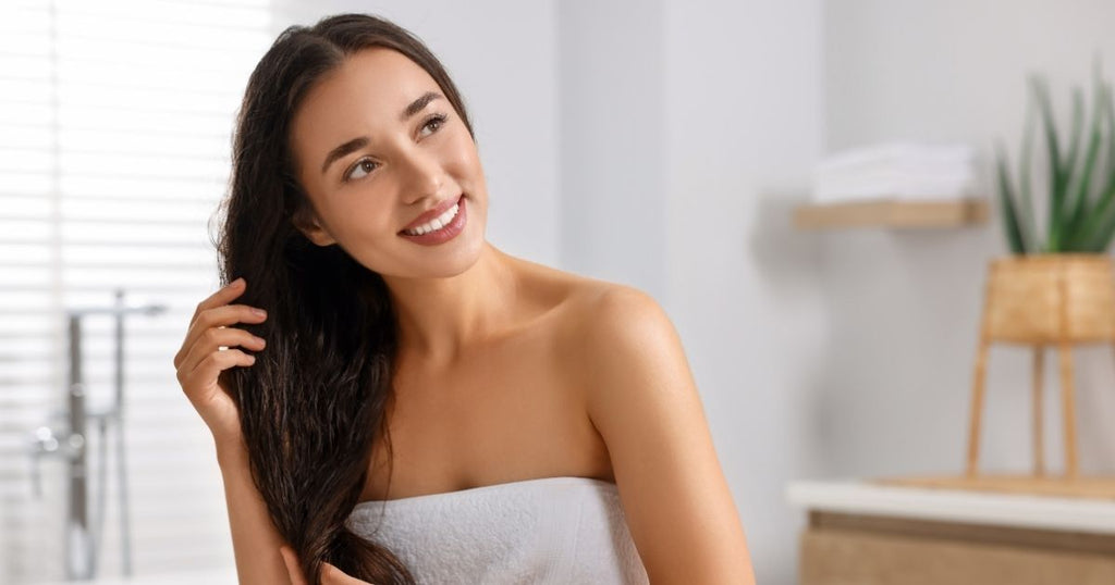 Capelli fragili dopo le vacanze? Ecco il trattamento rinforzante con effetto SPA a casa tua