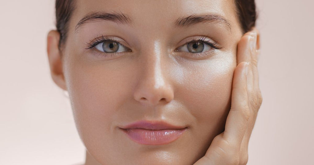 Idratazione quotidiana: perché giorno e notte la tua pelle ha bisogni diversi